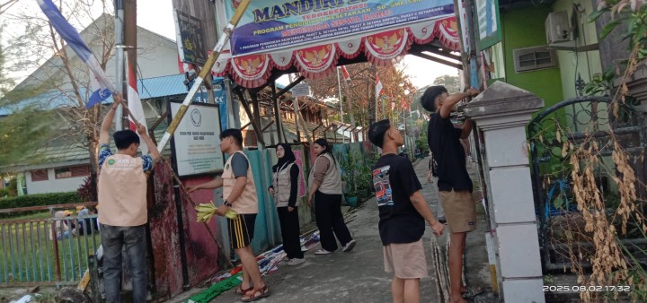 Sabtu, 02 Agustus 2025, RT.003 Kel.Karang Anyar Jalan Banggeris Gang 10 telah melaksanakan kegiatan pemasangan bendera dalam rangka persiapan HUT RI ke 80 tahun 2025