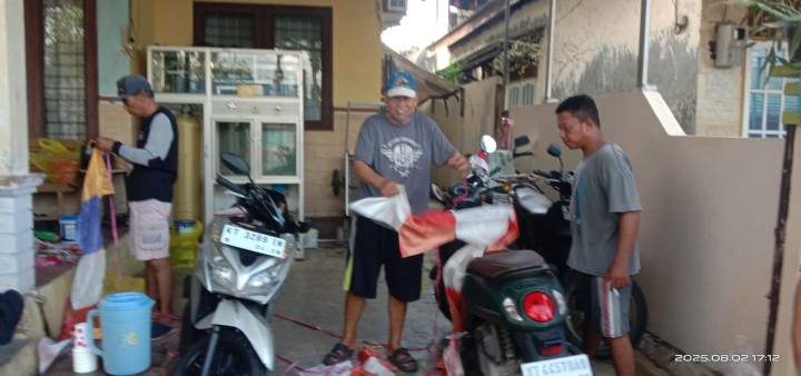Sabtu, 02 Agustus 2025, RT.003 Kel.Karang Anyar Jalan Banggeris Gang 10 telah melaksanakan kegiatan pemasangan bendera dalam rangka persiapan HUT RI ke 80 tahun 2025