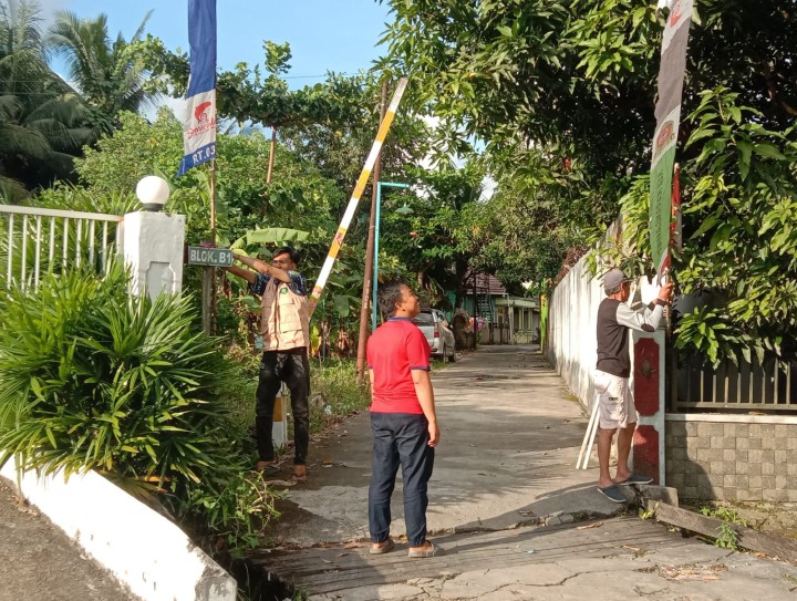 Sabtu, 02 Agustus 2025, RT.003 Kel.Karang Anyar Jalan Banggeris Gang 10 telah melaksanakan kegiatan pemasangan bendera dalam rangka persiapan HUT RI ke 80 tahun 2025