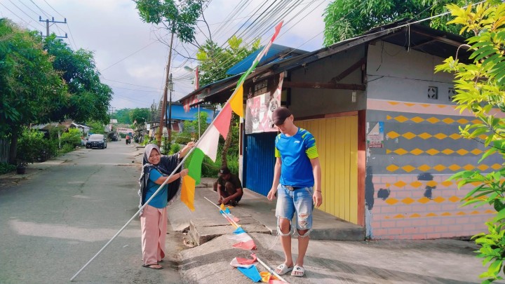 Minggu, 30 Agustus 2025, RT.016 Kel.Karang Anyar Jalan Meranti Gang 2 telah melaksanakan kegiatan pemasangan bendera dalam rangka persiapan HUT RI ke 80 tahun 2025