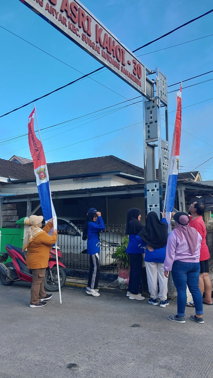 Minggu, 30 Agustus 2025, RT.030 Kel.Karang Anyar Jalan Kahoi 30 telah melaksanakan kegiatan pemasangan bendera dalam rangka persiapan HUT RI ke 80 tahun 2025