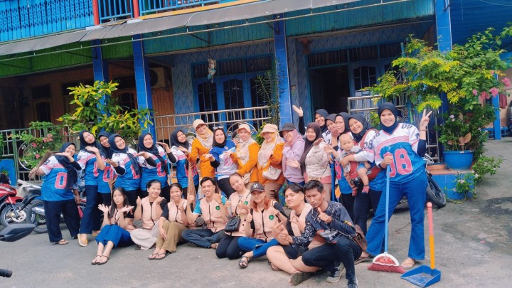 Minggu, 03 Agustus 2025, Kelurahan Karang Anyar di dampingi Mahasiswa/i KKN UWGM Samarinda melakukan monitoring kegiatan kerja bakti di wilayah Kelurahan Karang Anyar