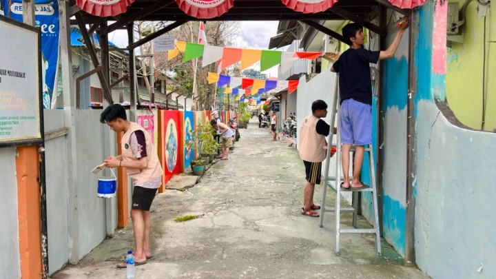 Sabtu, 02 Agustus 2025, RT.003 Kel.Karang Anyar Jalan Banggeris Gang 10 telah melaksanakan kegiatan pemasangan bendera dalam rangka persiapan HUT RI ke 80 tahun 2025