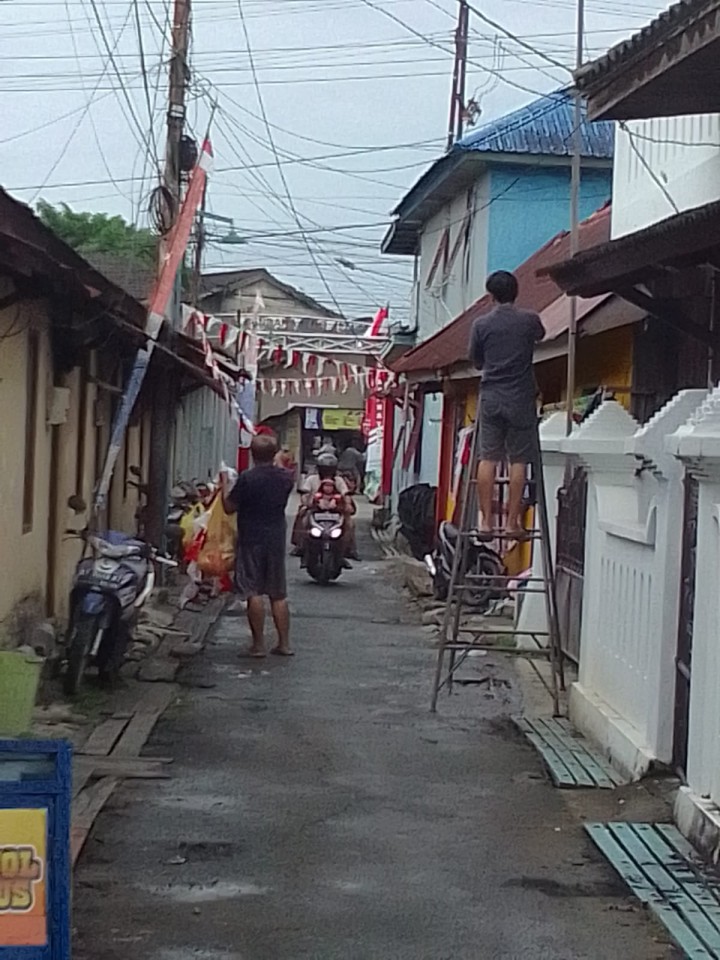 Minggu, 30 Agustus 2025, RT.012 Kel.Karang Anyar Jalan Cendana Gang 11 telah melaksanakan kegiatan pemasangan bendera dalam rangka persiapan HUT RI ke 80 tahun 2025
