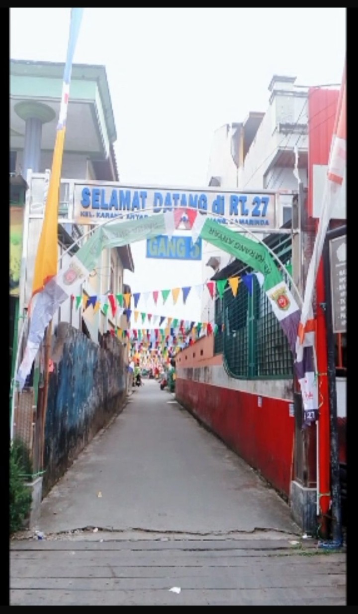 Minggu, 30 Agustus 2025, RT.027 Kel.Karang Anyar Jalan Ulin Gang 7 telah melaksanakan kegiatan pemasangan bendera dalam rangka persiapan HUT RI ke 80 tahun 2025