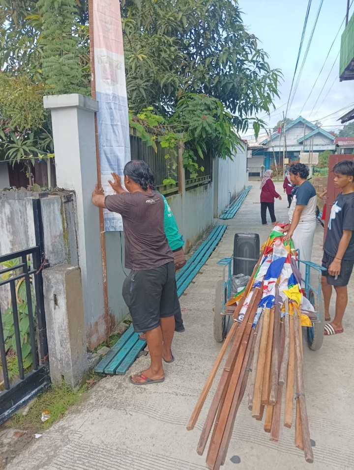Minggu, 30 Agustus 2025, RT.006 Kel.Karang Anyar Jalan Cendana Gang 4 telah melaksanakan kegiatan pemasangan bendera dalam rangka persiapan HUT RI ke 80 tahun 2025