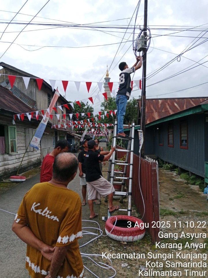 Sabtu, 02 Agustus 2025, RT.017 Kel.Karang Anyar Jalan Meranti Gang 1 telah melaksanakan kegiatan pemasangan bendera dalam rangka persiapan HUT RI ke 80 tahun 2025