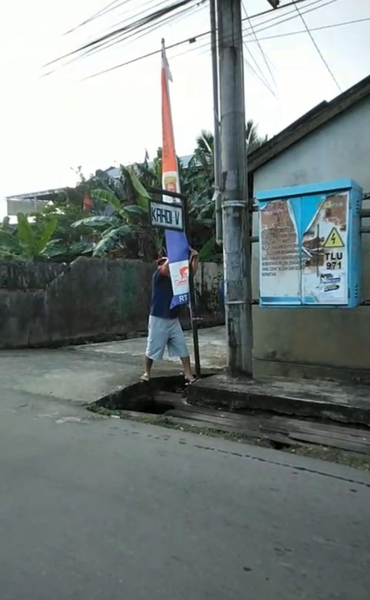 Minggu, 30 Agustus 2025, RT.028 Kel.Karang Anyar Jalan Kahoi 6 telah melaksanakan kegiatan pemasangan bendera dalam rangka persiapan HUT RI ke 80 tahun 2025