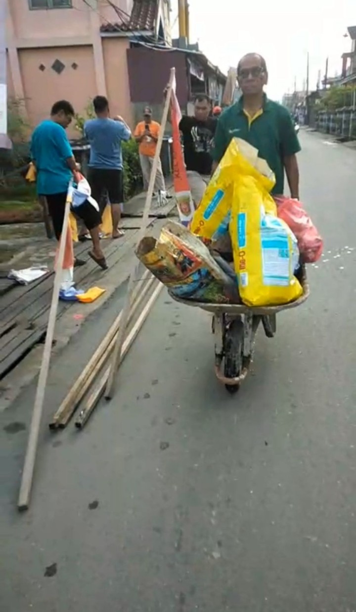 Minggu, 30 Agustus 2025, RT.028 Kel.Karang Anyar Jalan Kahoi 6 telah melaksanakan kegiatan pemasangan bendera dalam rangka persiapan HUT RI ke 80 tahun 2025