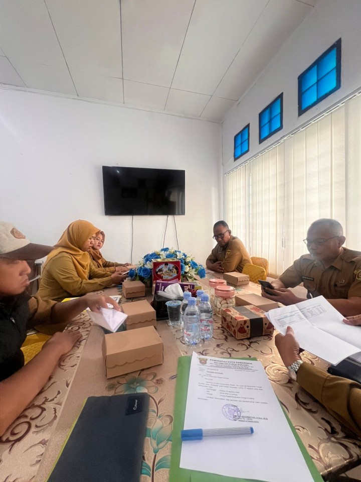 Selasa, 05 Agustus 2025, Kelurahan Karang Anyar menghadiri Rakor persiapan perayaan HUT RI ke-80 tahun 2025 di ruang Camat Sungai Kunjang