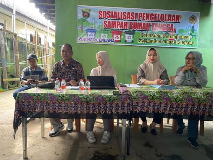 Kamis, 07 Agustus 2025, Kelurahan Karang Anyar bersama narasumber dari Pengurus Bank Sampah Ramli Berseri menghadiri kegiatan Probebaya bidang Pemberdayaan berupa acara pengelolaan sampah rumah tangga di RT.008,  Jln. Cendana Gang 06.