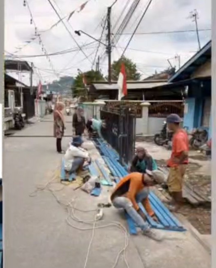 Kamis, 07 Agustus 2025, Kelurahan Karang Anyar melakukan monitoring kegiatan probebaya bidang infrastruktur berupa pekerjaan penutup drainase di RT.029, Jalan Ulin Gang 3