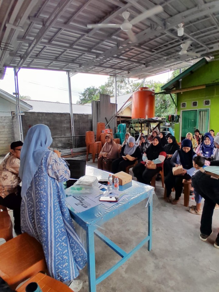 Jumat, 08 Agustus 2025, Kelurahan Karang Anyar bersama narasumber dari Pengurus Bank Sampah Ramli Berseri menghadiri kegiatan Probebaya bidang Pemberdayaan berupa acara pengelolaan sampah rumah tangga di RT.009, Jln. Cendana Gang 06.