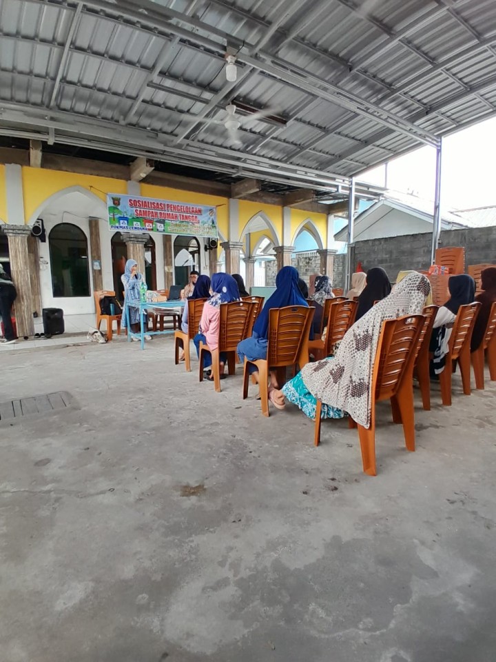 Jumat, 08 Agustus 2025, Kelurahan Karang Anyar bersama narasumber dari Pengurus Bank Sampah Ramli Berseri menghadiri kegiatan Probebaya bidang Pemberdayaan berupa acara pengelolaan sampah rumah tangga di RT.009, Jln. Cendana Gang 06.