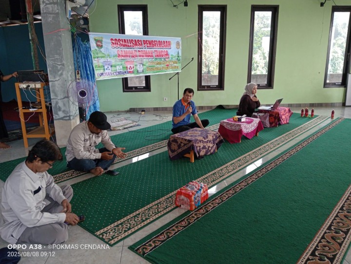 Jumat, 08 Agustus 2025, Kelurahan Karang Anyar bersama narasumber dari Pengurus Bank Sampah Ramli Berseri menghadiri kegiatan Probebaya bidang Pemberdayaan berupa acara pengelolaan sampah rumah tangga di RT.036, Jln. Cendana Gang 11.