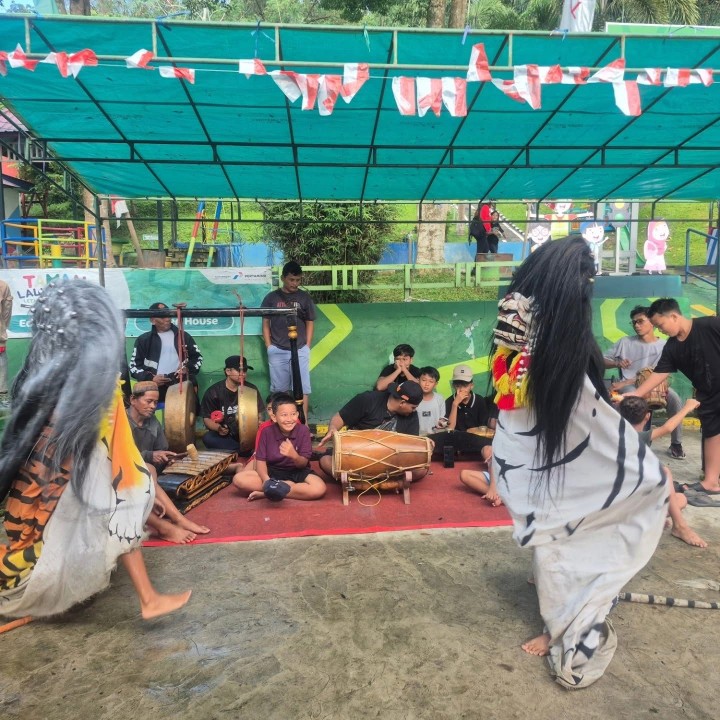 Sabtu-Minggu, 09-10 Agustus 2025, Kegiatan Lomba-Lomba dalam rangka perayaan HUT RI ke 80 tahun 2025 di Taman Lalu Lintas Letj.MT. Haryono yang diselenggarakan oleh Karang Taruna, FKPM, Mahasiswa KKN Universitas Widya Gama Mahakam Samarinda dan Kantor Kelurahan Karang Anyar