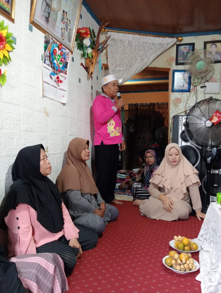 Selasa, 12 Agustus 2025, Kelurahan Karang Anyar menghadiri sekaligus monitoring kegiatan Probebaya bidang Pemberdayaan berupa kegiatan Sosialisasi Pengelolaan Sampah Rumah Tangga di wilayah Pokmas Kelapa Gading (RT.01.02.13.14.15.16.19.20.21.24.25.27.30.37.38)