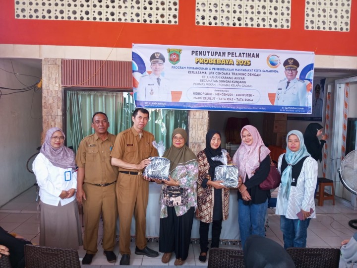 Selasa, 12 Agustus 2025, Kecamatan Sungai Kunjang mendampingi Kelurahan Karang Anyar mengikuti Kegiatan penutupan pelatihan bidang pemberdayaan Probebaya Tahun 2025 Pokmas Kelapa Gading Kelurahan Karang Anyar bertempat di LPK Cendana.
