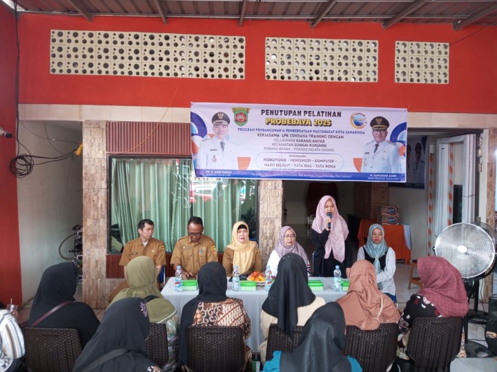 Selasa, 12 Agustus 2025, Kecamatan Sungai Kunjang mendampingi Kelurahan Karang Anyar mengikuti Kegiatan penutupan pelatihan bidang pemberdayaan Probebaya Tahun 2025 Pokmas Kelapa Gading Kelurahan Karang Anyar bertempat di LPK Cendana.