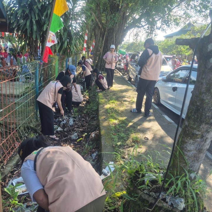 Jumat, 14 Agustus 2025, Acara gotong royong bersama jajaran kelurahan karang anyar bersama PKK , LPM, FKPM , mahasiswa kkn universitas widya gama mahakam, Pt surveyor indonesia serta PT inhutani di jl. Cendana RT 14 kel. Karang anyar ( belakang islamic center )