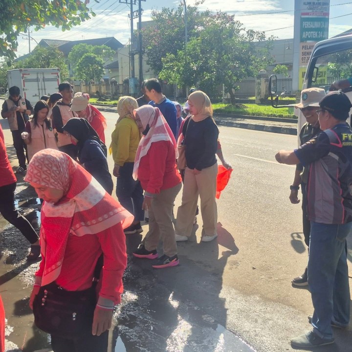 Jumat, 14 Agustus 2025, Acara gotong royong bersama jajaran kelurahan karang anyar bersama PKK , LPM, FKPM , mahasiswa kkn universitas widya gama mahakam, Pt surveyor indonesia serta PT inhutani di jl. Cendana RT 14 kel. Karang anyar ( belakang islamic center )