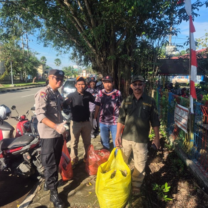 Jumat, 14 Agustus 2025, Acara gotong royong bersama jajaran kelurahan karang anyar bersama PKK , LPM, FKPM , mahasiswa kkn universitas widya gama mahakam, Pt surveyor indonesia serta PT inhutani di jl. Cendana RT 14 kel. Karang anyar ( belakang islamic center )