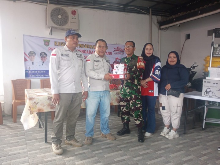 Jumat, 14 Agustus 2025. Kelurahan Karang Anyar menghadiri Acara serah terima pengadaan barang kegiatan probebaya bidang Pembangunan Kelurahan Karang Anyar tahun 2025 oleh Pokmas Cendana Kelurahan Karang Anyar yang dihadiri Camat Sungai Kunjang, Babinsa dan Bhabinkamtibmas
