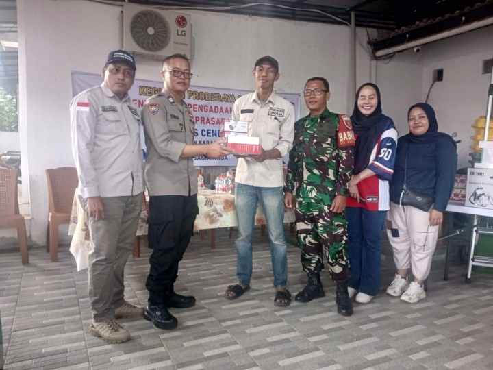 Jumat, 14 Agustus 2025. Kelurahan Karang Anyar menghadiri Acara serah terima pengadaan barang kegiatan probebaya bidang Pembangunan Kelurahan Karang Anyar tahun 2025 oleh Pokmas Cendana Kelurahan Karang Anyar yang dihadiri Camat Sungai Kunjang, Babinsa dan Bhabinkamtibmas