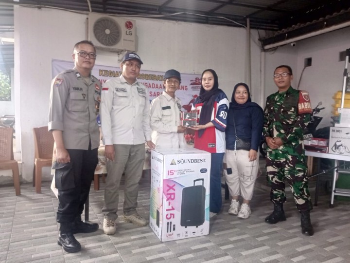 Jumat, 14 Agustus 2025. Kelurahan Karang Anyar menghadiri Acara serah terima pengadaan barang kegiatan probebaya bidang Pembangunan Kelurahan Karang Anyar tahun 2025 oleh Pokmas Cendana Kelurahan Karang Anyar yang dihadiri Camat Sungai Kunjang, Babinsa dan Bhabinkamtibmas