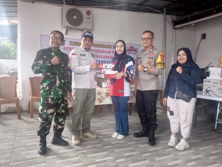 Jumat, 14 Agustus 2025. Kelurahan Karang Anyar menghadiri Acara serah terima pengadaan barang kegiatan probebaya bidang Pembangunan Kelurahan Karang Anyar tahun 2025 oleh Pokmas Cendana Kelurahan Karang Anyar yang dihadiri Camat Sungai Kunjang, Babinsa dan Bhabinkamtibmas