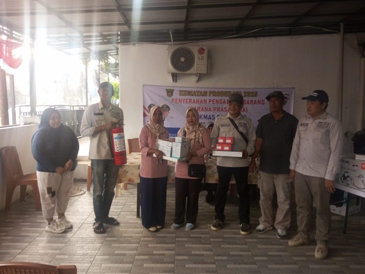Jumat, 14 Agustus 2025. Kelurahan Karang Anyar menghadiri Acara serah terima pengadaan barang kegiatan probebaya bidang Pembangunan Kelurahan Karang Anyar tahun 2025 oleh Pokmas Cendana Kelurahan Karang Anyar yang dihadiri Camat Sungai Kunjang, Babinsa dan Bhabinkamtibmas