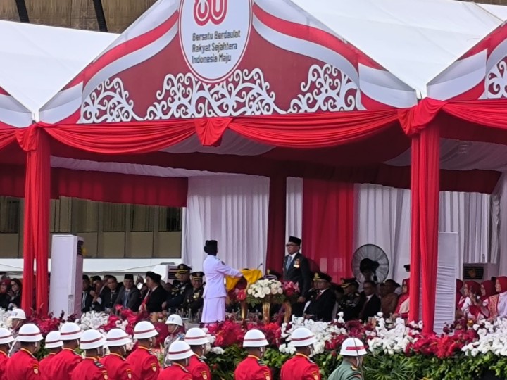 Minggu, 17 Agustus 2025, Kelurahan Karang Anyar mengikuti kegiatan Apel Kenaikan dan penurunan Bendera Merah Putih dalam rangka apel peringatan Dirgahayu Kemerdekaan RI ke 80 tahun 2025 di Lap.Parkir Gor Segiri Samarinda.