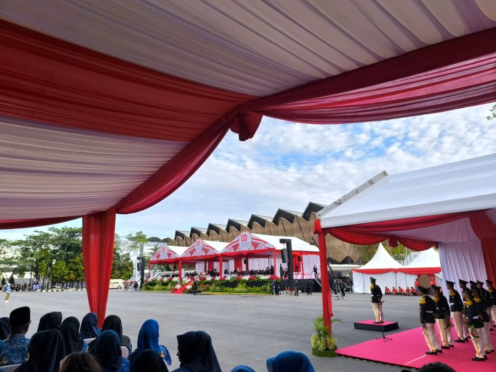 Minggu, 17 Agustus 2025, Kelurahan Karang Anyar mengikuti kegiatan Apel Kenaikan dan penurunan Bendera Merah Putih dalam rangka apel peringatan Dirgahayu Kemerdekaan RI ke 80 tahun 2025 di Lap.Parkir Gor Segiri Samarinda.