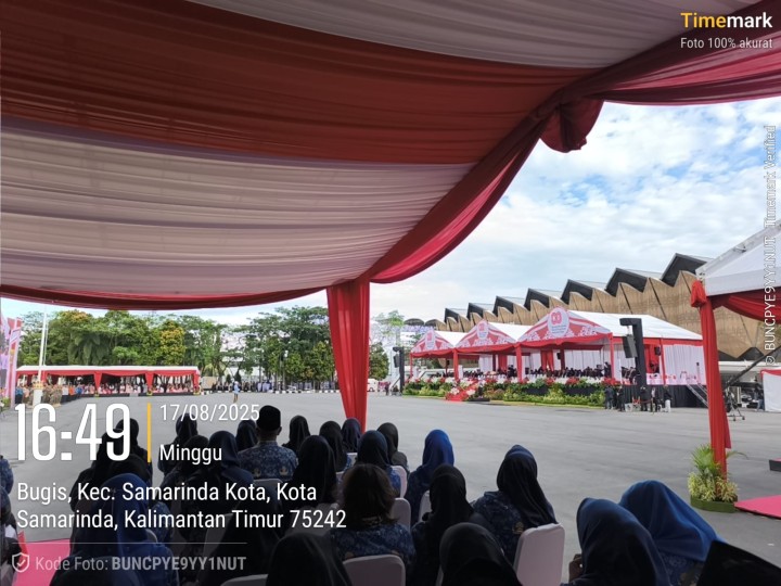 Minggu, 17 Agustus 2025, Kelurahan Karang Anyar mengikuti kegiatan Apel Kenaikan dan penurunan Bendera Merah Putih dalam rangka apel peringatan Dirgahayu Kemerdekaan RI ke 80 tahun 2025 di Lap.Parkir Gor Segiri Samarinda.