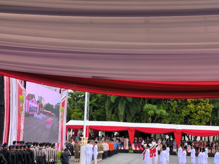 Minggu, 17 Agustus 2025, Kelurahan Karang Anyar mengikuti kegiatan Apel Kenaikan dan penurunan Bendera Merah Putih dalam rangka apel peringatan Dirgahayu Kemerdekaan RI ke 80 tahun 2025 di Lap.Parkir Gor Segiri Samarinda.