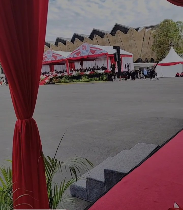 Minggu, 17 Agustus 2025, Kelurahan Karang Anyar mengikuti kegiatan Apel Kenaikan dan penurunan Bendera Merah Putih dalam rangka apel peringatan Dirgahayu Kemerdekaan RI ke 80 tahun 2025 di Lap.Parkir Gor Segiri Samarinda.