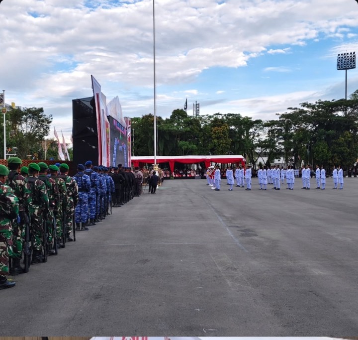 Minggu, 17 Agustus 2025, Kelurahan Karang Anyar mengikuti kegiatan Apel Kenaikan dan penurunan Bendera Merah Putih dalam rangka apel peringatan Dirgahayu Kemerdekaan RI ke 80 tahun 2025 di Lap.Parkir Gor Segiri Samarinda.