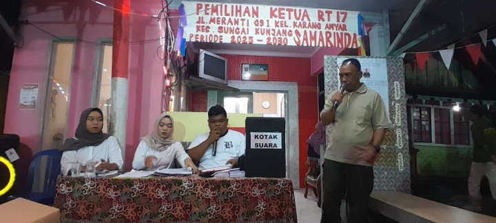 Jumat, 29 Agustus 2025, Kelurahan Karang Anyar menghadiri sekaligus mengawasi jalannya kegiatan Pemilihan Ketua RT.017 di Jalan Meranti Gang 1.