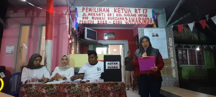 Jumat, 29 Agustus 2025, Kelurahan Karang Anyar menghadiri sekaligus mengawasi jalannya kegiatan Pemilihan Ketua RT.017 di Jalan Meranti Gang 1.