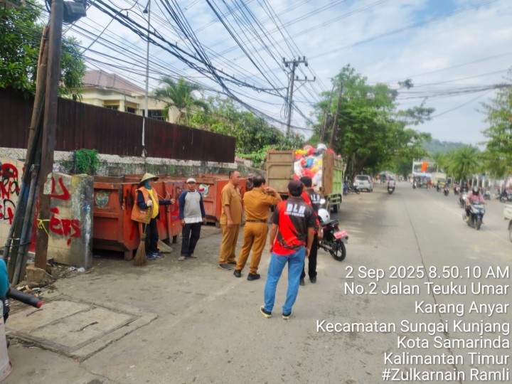 Selasa, 02 September 2025, Kelurahan Karang Anyar Monitor TPS Teuku umar, sisa sampah demo mahasiswa kemarin, bersama Kepala BPBD Kota Samarinda dan Koordinator dari DLH Kota Samarinda