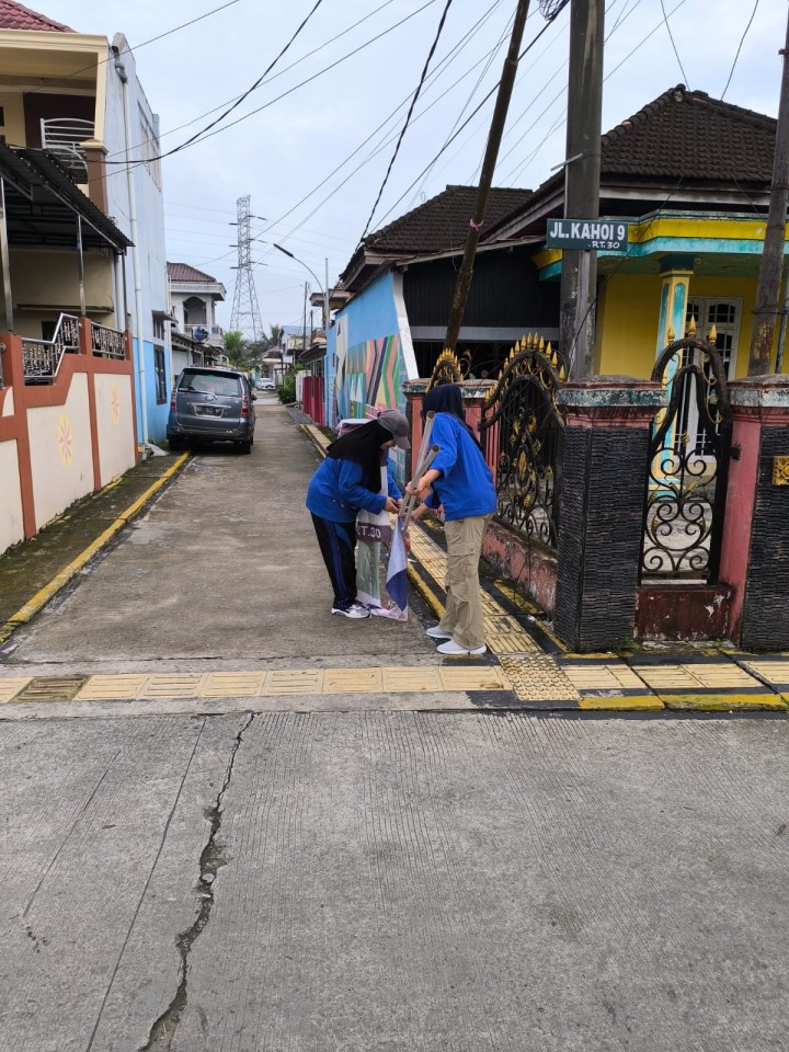 Minggu, 07 September 2025, Kelurahan Karang Anyar meninjau kegiatan Gotong Royong di wilayah RT.013,016,021,028,030 Karang Anyar