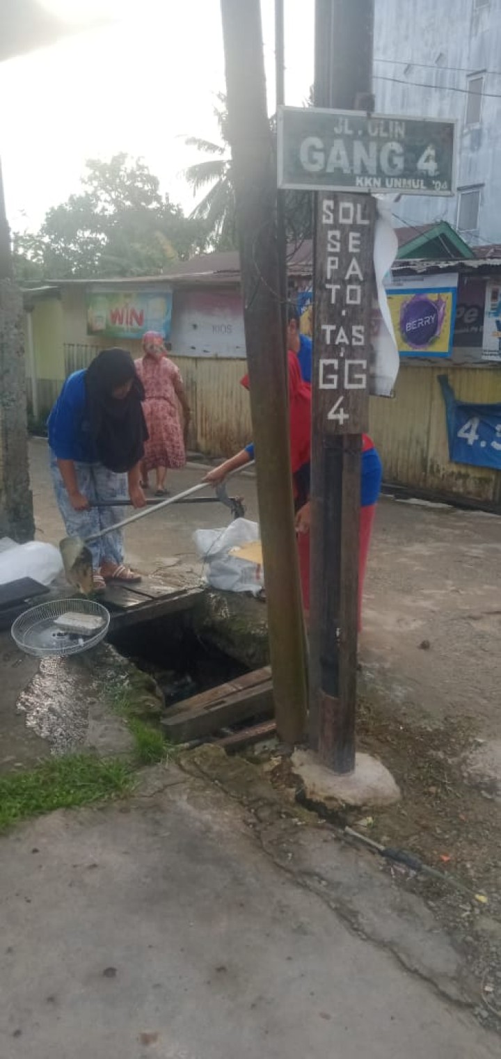 Minggu, 07 September 2025, Kelurahan Karang Anyar meninjau kegiatan Gotong Royong di wilayah RT.013,016,021,028,030 Karang Anyar