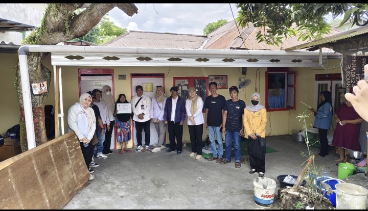 Rabu, 10 September 2025, Kelurahan Karang Anyar mendampingi tim dari Dinas Perumahan dan Pemukiman Kota Samarinda mengunjungi rumah yang mendapat bantuan renovasi atau program RTLH di Jalan Meranti Gang 1 RT.017 No.15 Samarinda