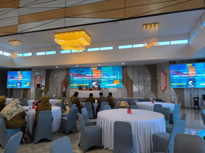 Selasa, 16 September 2025, Kelurahan Karang Anyar mengikuti acara Hasil Evaluasi Kegiatan Probebaya Triwulan 3 Tahun 2025 di Ruang Arutala Bapperida Kota Samarinda.