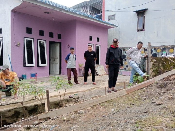 Selasa, 16 September 2025, Kelurahan Karang Anyar meninjau ke Jalan Kelapa Gading RT.011 dalam rangka pengecoran jalan untuk kegiatan Probebaya bidang Infrastruktur Sapras.