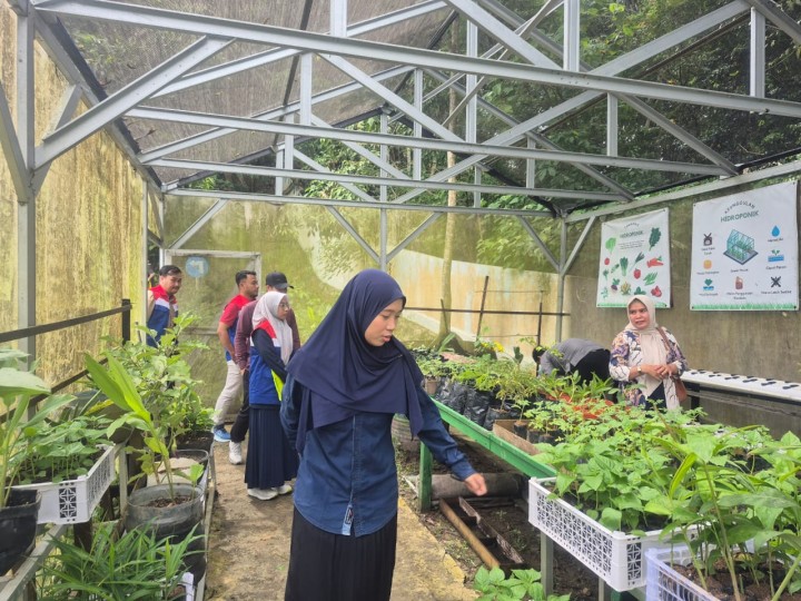 Kamis, 18 September 2025, Kelurahan dan PKK Karang Anyar menerima kunjungan dari PT.Pertamina terkait kegiatan kunjungan ke Green House PKK Karang Anyar dan Taman Lalu Lintas Letj.MT.Haryono.