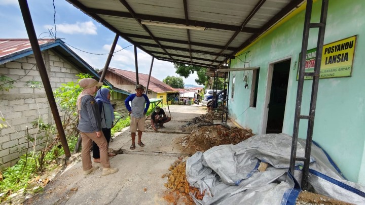 Kamis, 18 September 2025, Kelurahan Karang Anyar melakukan monitoring kegiatan Infrastruktur Probebaya bidang Sapras berupa perbaikan Posyandu Lansia di Jalan Cendana Gang 17 RT.014