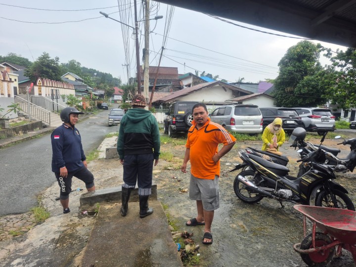Minggu, 21 September 2025, Kelurahan Karang Anyar melakukan monitoring kegiatan Gotong royong di RT.001, RT.013, RT.014 dan RT.017