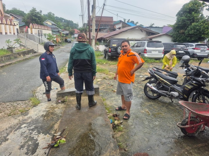 Minggu, 21 September 2025, Kelurahan Karang Anyar melakukan monitoring kegiatan Gotong royong di RT.001, RT.013, RT.014 dan RT.017