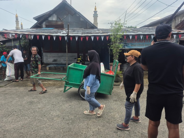 Minggu, 21 September 2025, Kelurahan Karang Anyar melakukan monitoring kegiatan Gotong royong di RT.001, RT.013, RT.014 dan RT.017